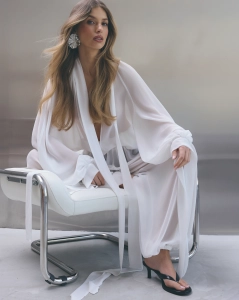 Transparentna bluzka z szerokimi rękawami